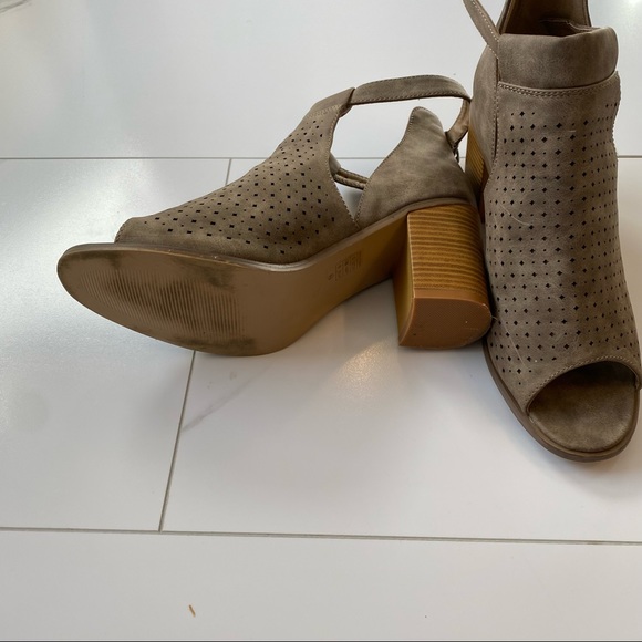 Taupe grey tan peep toe heels size 10 - Picture 4 of 6